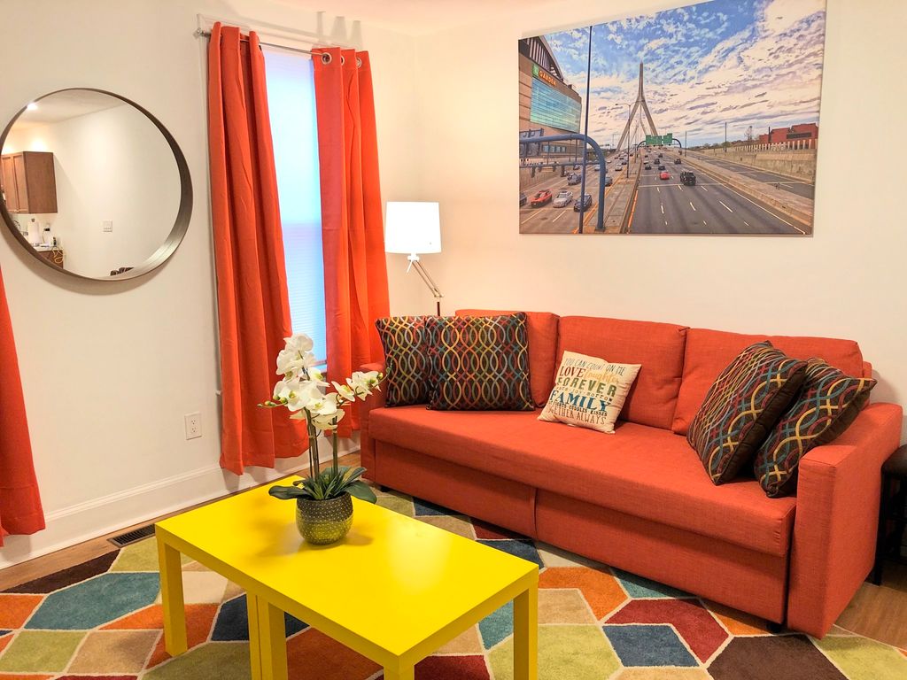 130 W 8th St #1, South Boston, MA 02127