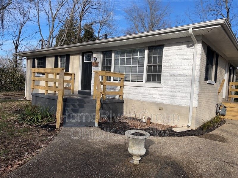 270 W Vine St, Radcliff, KY 40160