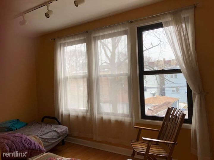 1307 W Farwell Ave #3, Chicago, IL 60626
