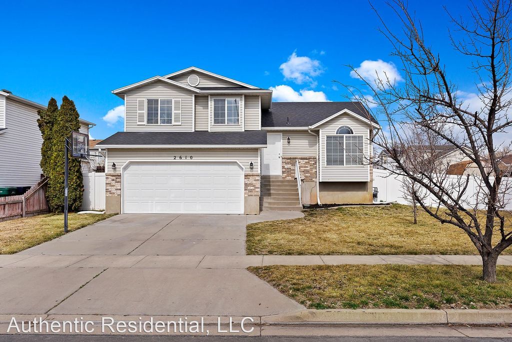 2610 W 1025 N, Layton, UT 84041