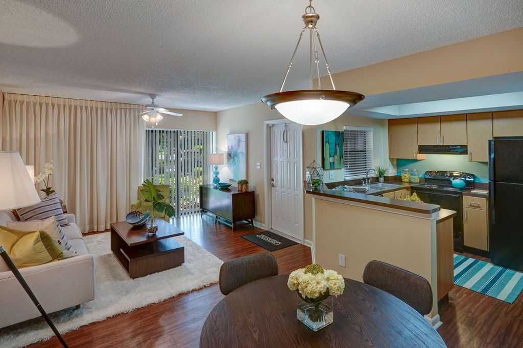 8210 SW 12th St, Fort Lauderdale, FL 33324