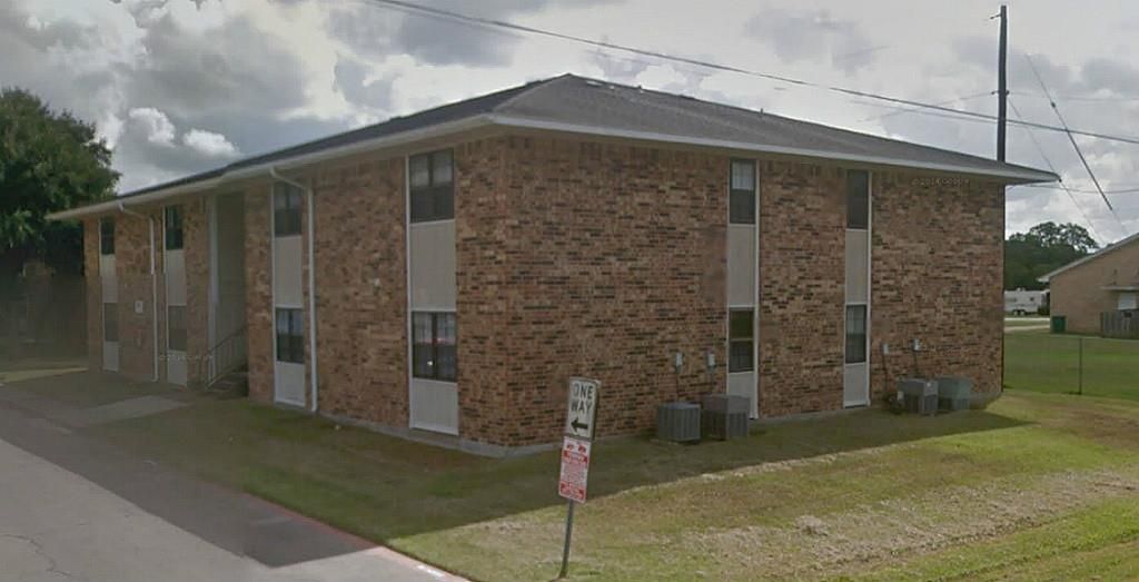 307 S Bryan St, Edna, TX 77957