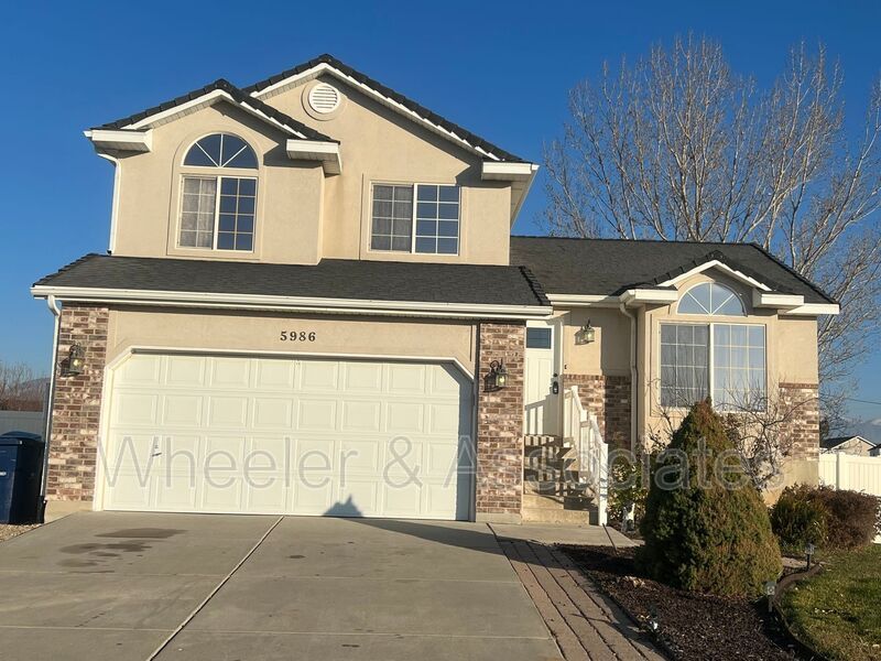5986 S 4250 W, Roy, UT 84067