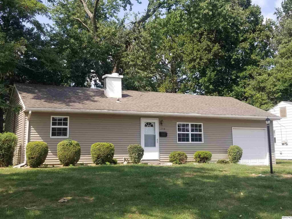 1718 Center Granview Dr, Quincy, IL 62301