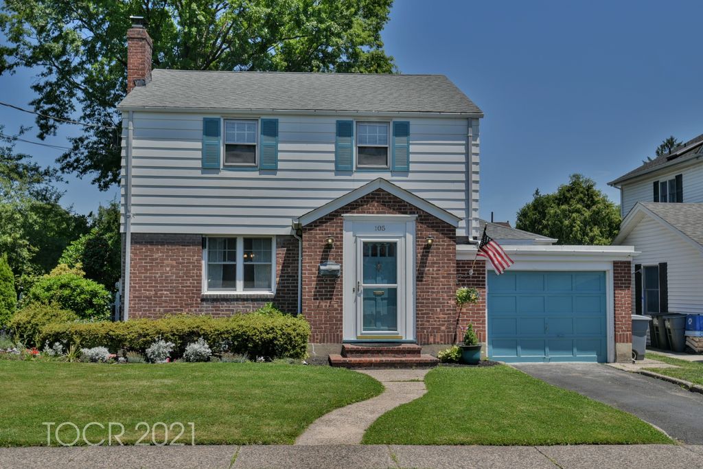 105 Lincoln Ave, Hasbrouck Heights, NJ 07604
