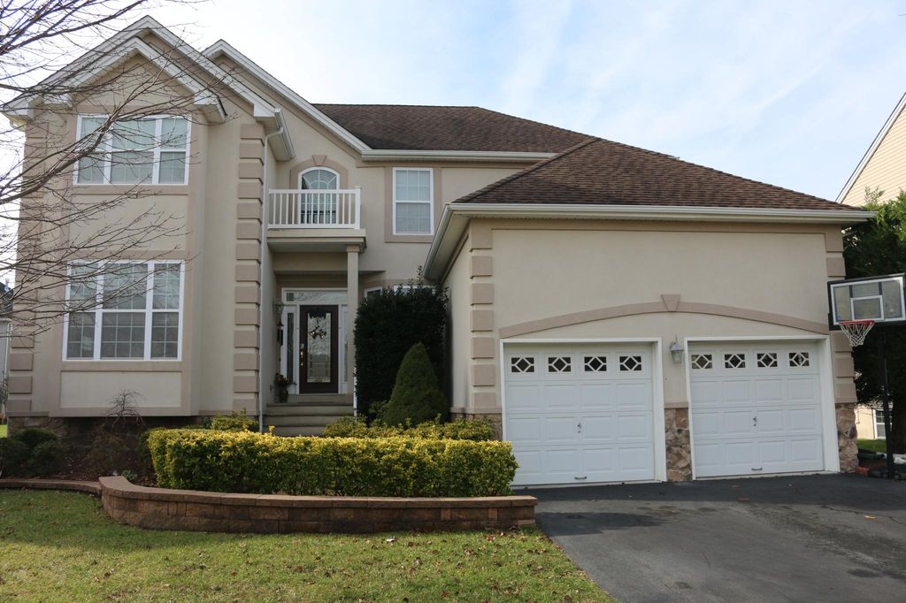46 Eddington Ln, Monroe Township, NJ 08831