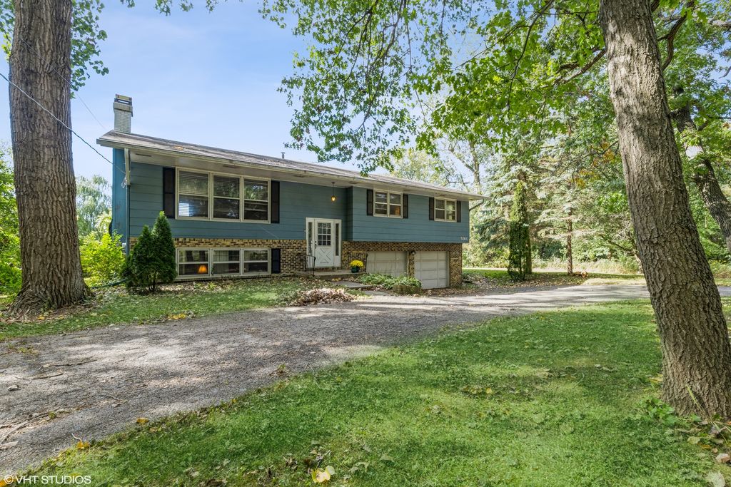 5811 Willow Ct, Crystal Lake, IL 60014