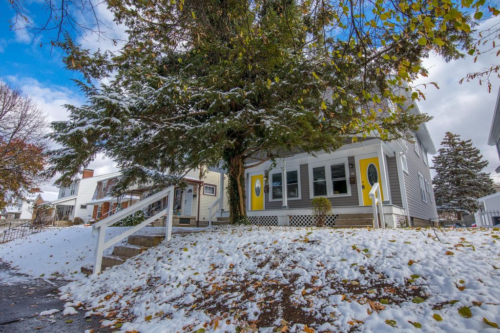 916 Thomas Rd, Grandview Heights, OH 43212