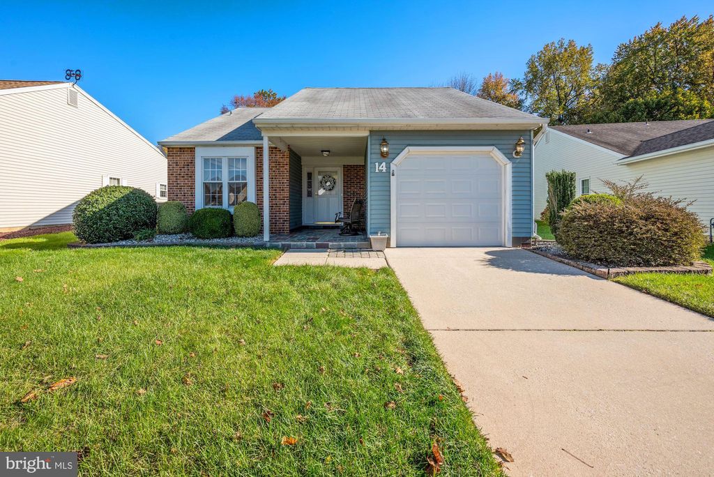 14 Falmouth Dr, Mount Laurel, NJ 08054