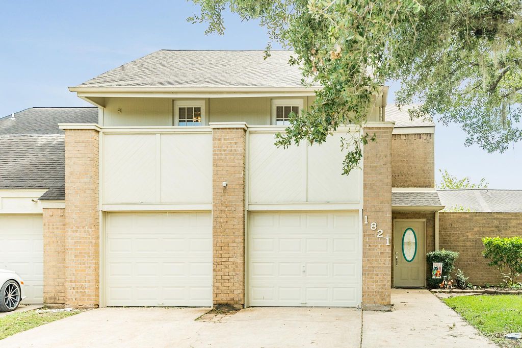 1821 Veranda Dr, West Columbia, TX 77486
