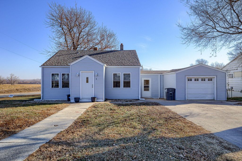 5 4th Ave, Underwood, IA 51576 See Estimated Value