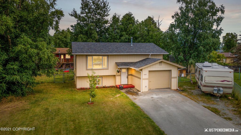 640 W Daron Dr, Palmer, AK 99645