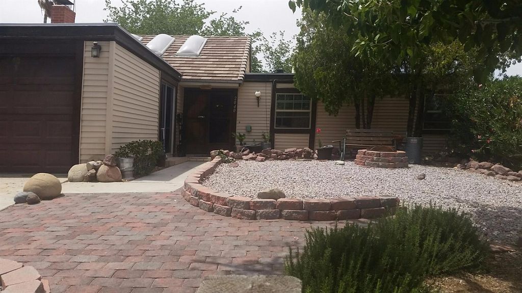2040 Princeton Dr, Barstow, CA 3 Bed, 2 Bath Single 2040 Princeton Dr, Barstow, CA 3 Bed, 2 Bath Single