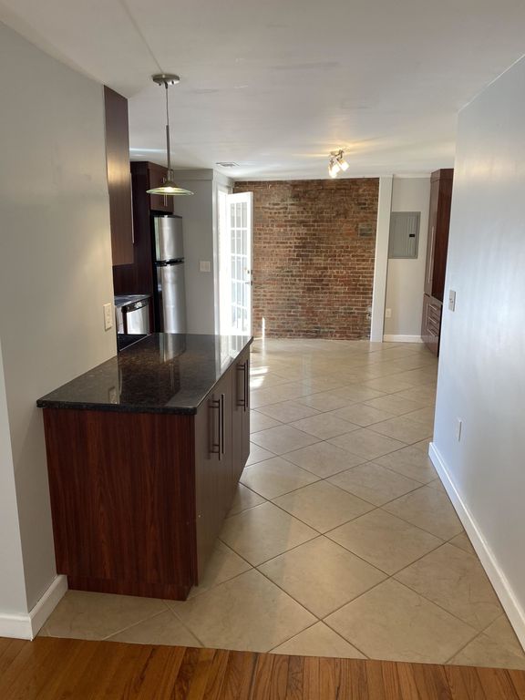 202 3rd St #B, Cambridge, MA 02141