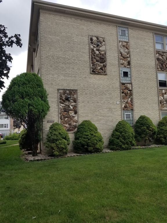 8531 W Gregory St #3B, Chicago, IL 60656