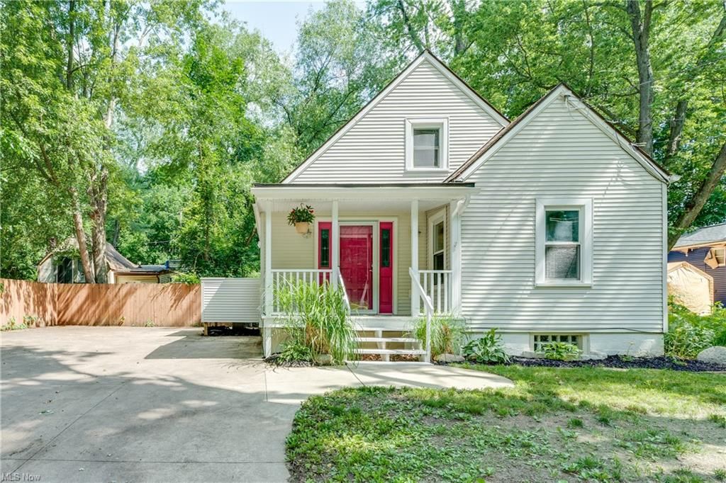 355 E Pace Ave, Akron, OH 44319