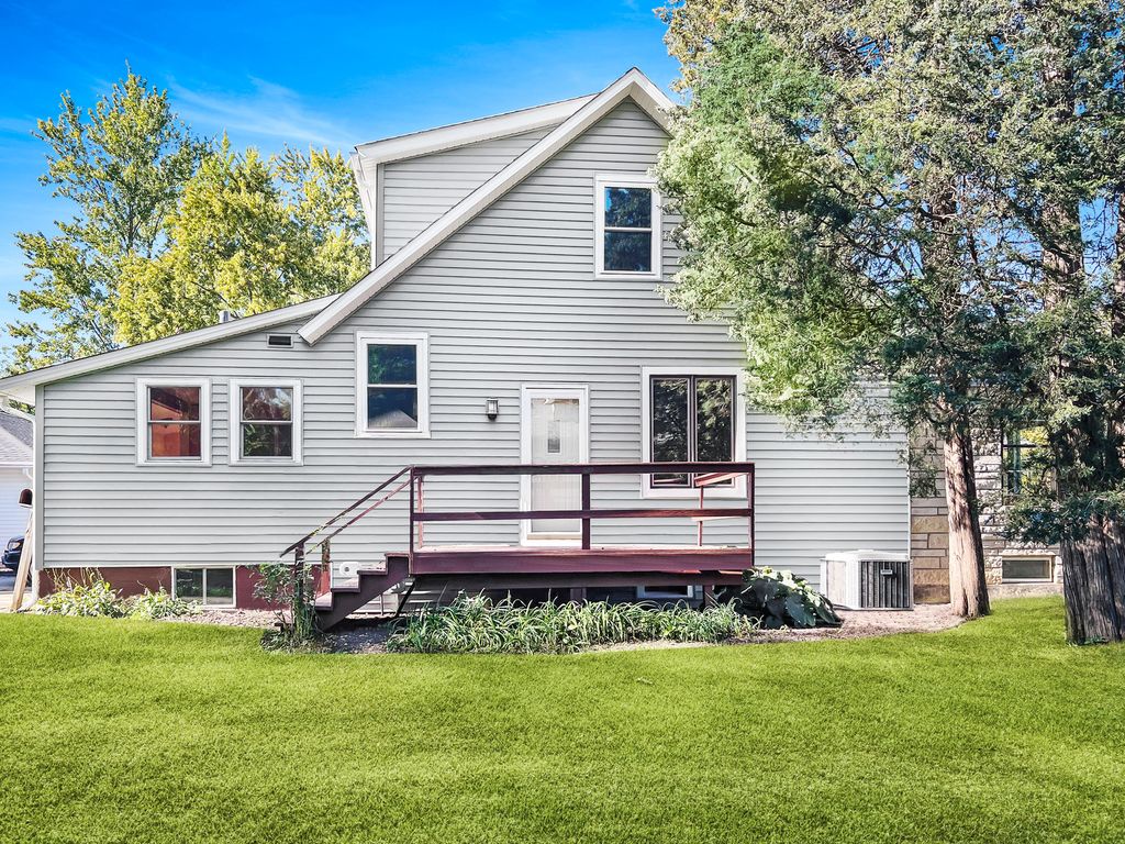 225 Hill Ave, Glen Ellyn, IL 60137
