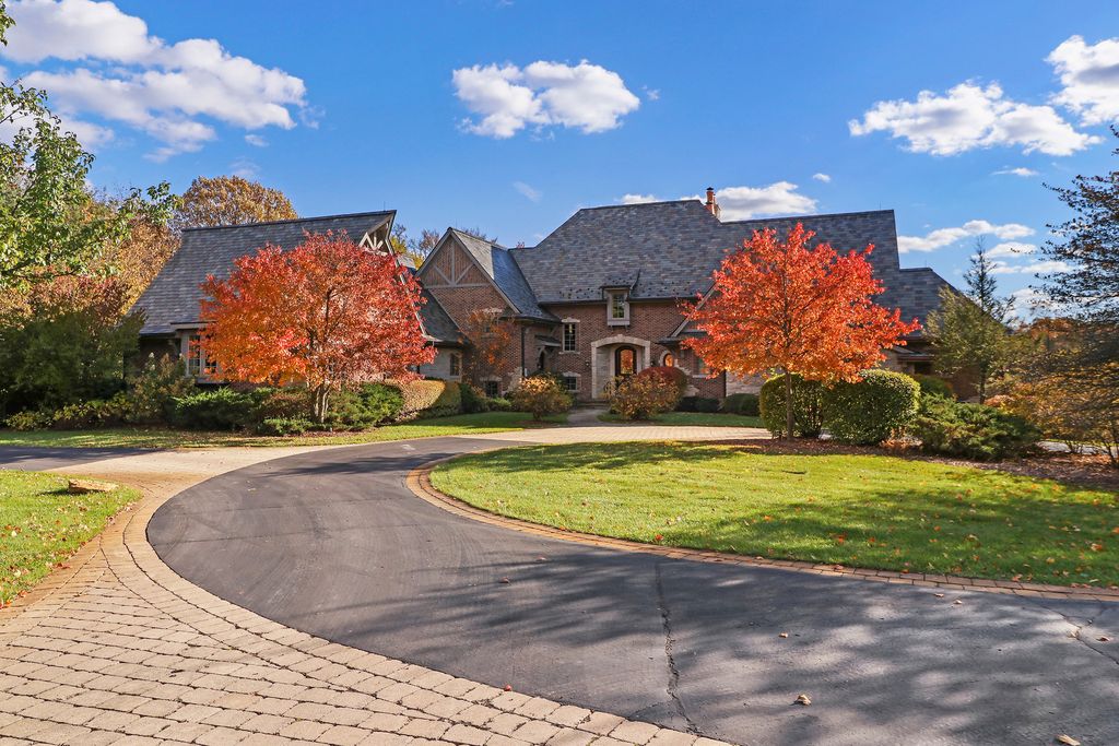 64 Ridge Rd, Barrington, IL 60010