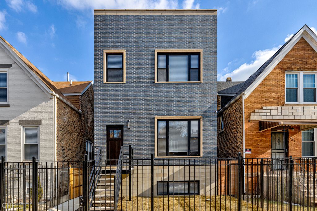 943 N Central Park Ave, Chicago, IL 60651
