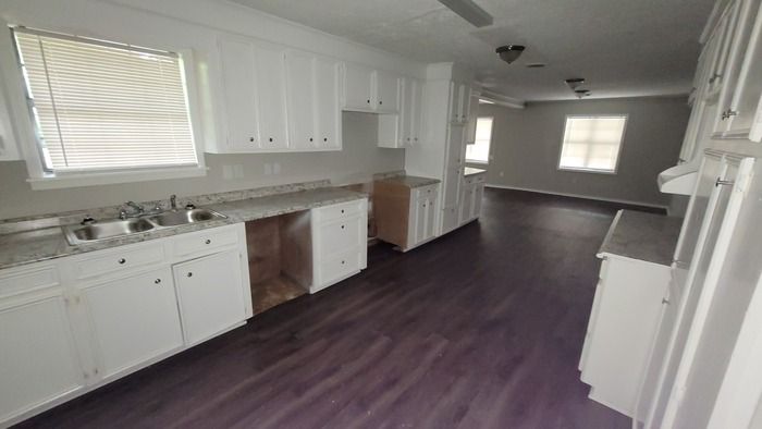1044 Brookley St, Jackson, MS 39212