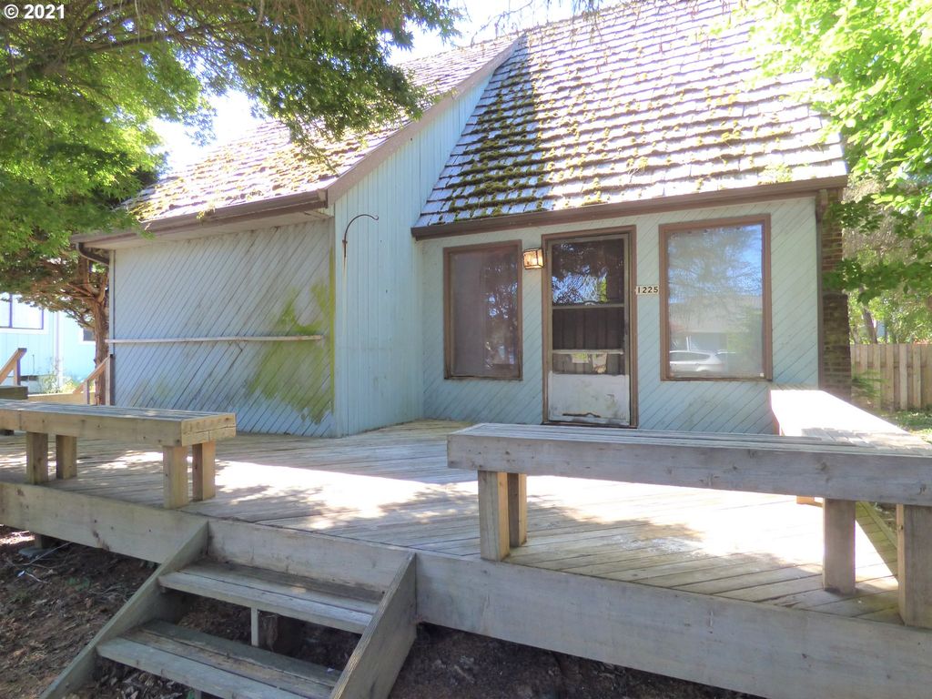 1225 Avenue B, Seaside, OR 97138