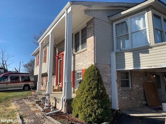 2268 Dry Rd, Speedwell, VA 24374