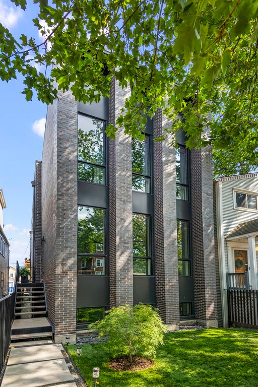 1917 N Wood St, Chicago, IL 60622