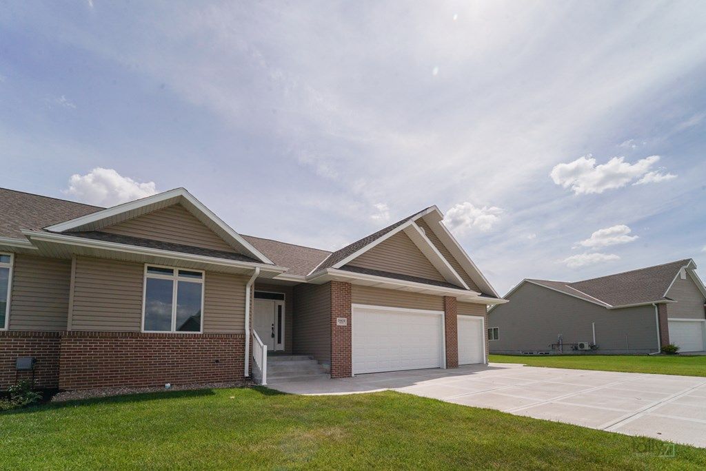 Grand Island Ne Townhomes For Sale 3 Listings Trulia [ 684 x 1024 Pixel ]
