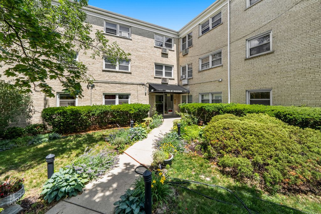 1440 W Sherwin Ave #201, Chicago, IL 60626