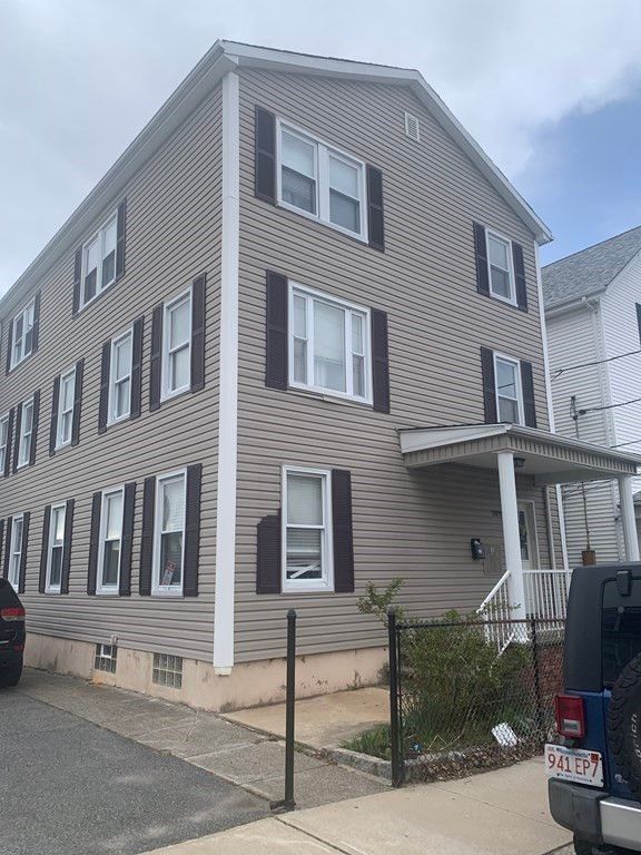 109 Whipple St, Fall River, MA 02721