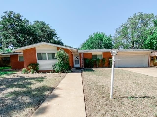 2008 S China St, Brady, TX 76825