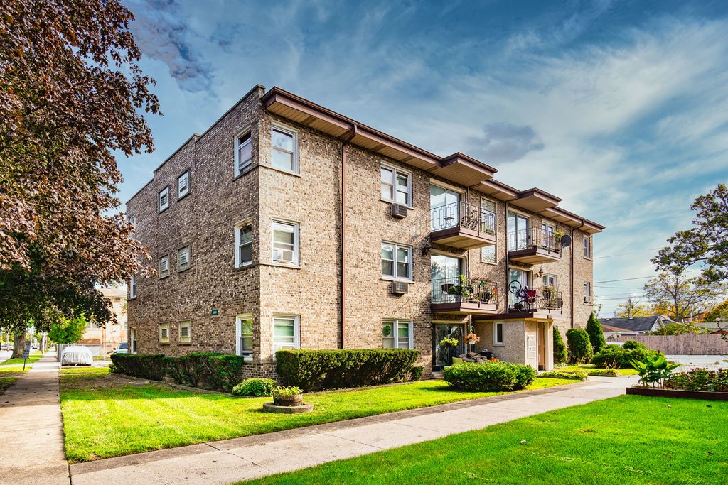 8545 Arnold Ave #2SW, River Grove, IL 60171