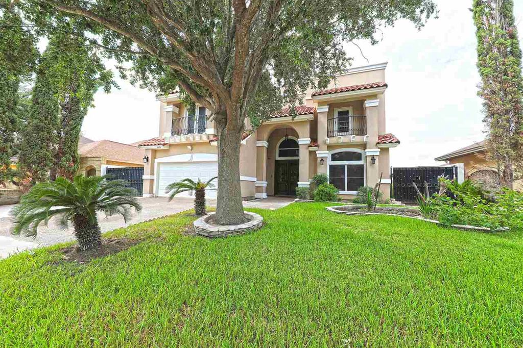 6608 Grande Bay Dr, Laredo, TX 78041