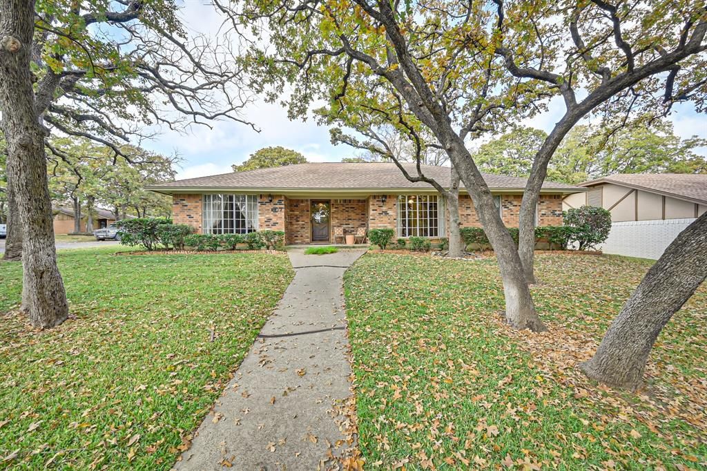 2812 Oak Valley Dr, Arlington, TX 76016