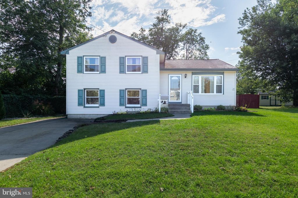 5 Lee Ter, Marlton, NJ 08053