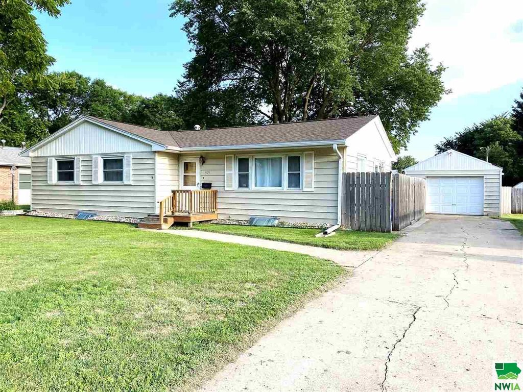 915 E Main St, Vermillion, SD 57069 Trulia