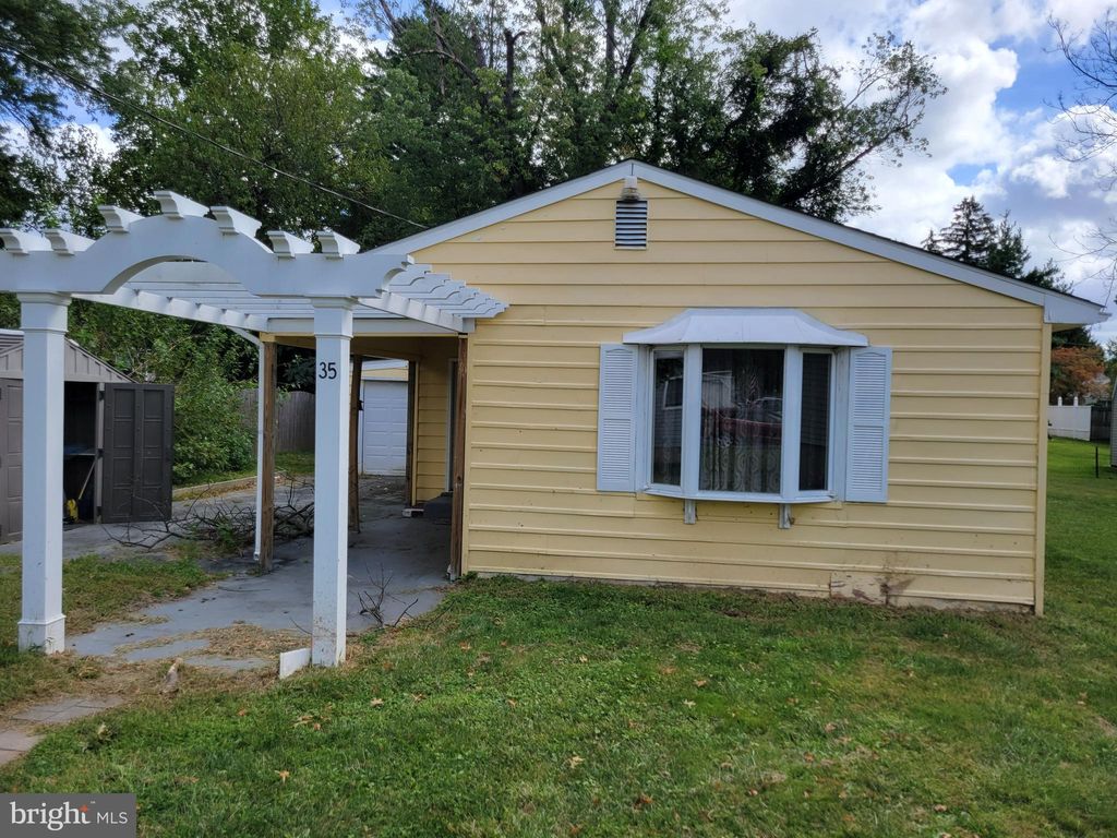 35 S Clinton Ave, Maple Shade, NJ 08052