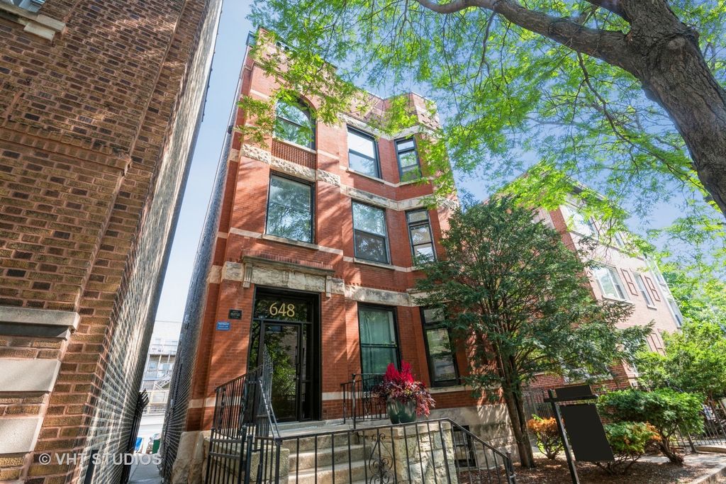 648 W Oakdale Ave #GF, Chicago, IL 60657