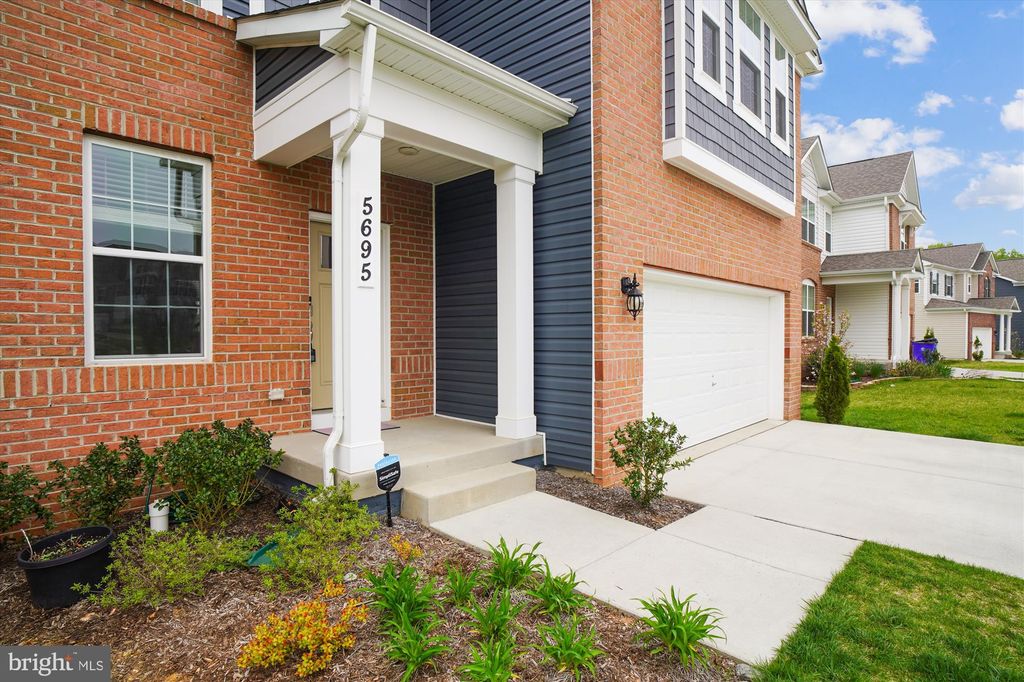 5695 Zoe Ln, Frederick, MD 21704