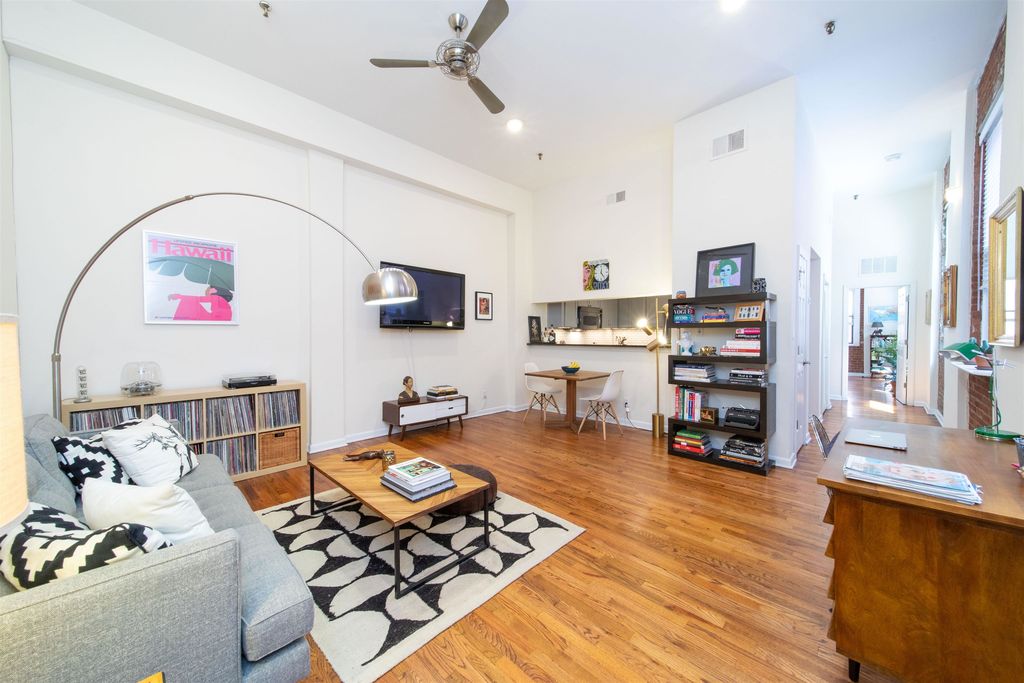 158 Wayne St #322A, Jersey City, NJ 07302