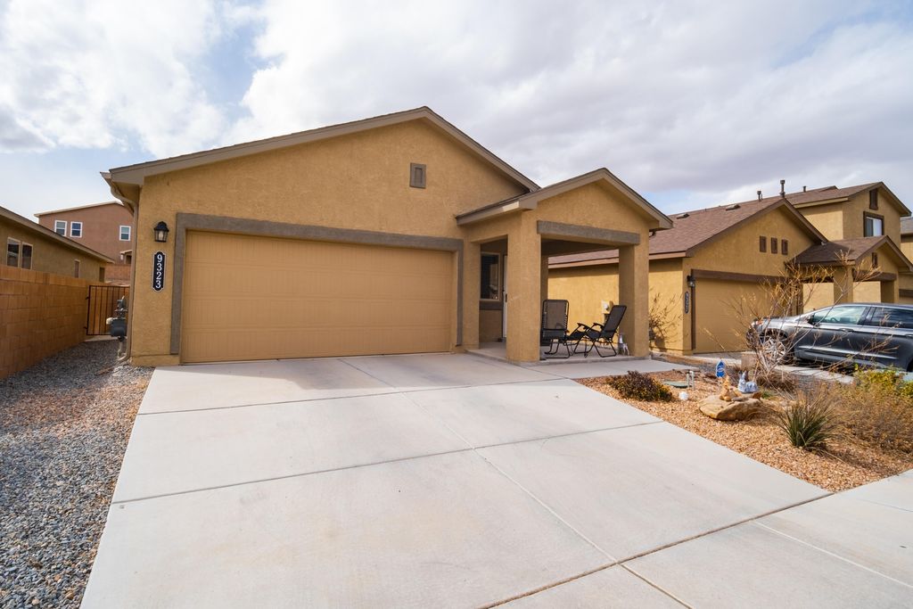 9323 Sandia Sunset St NW, Albuquerque, NM 87114