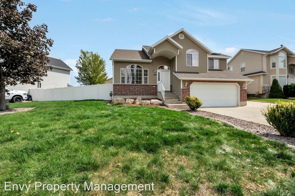 1218 N 780 W, Clearfield, UT 84015