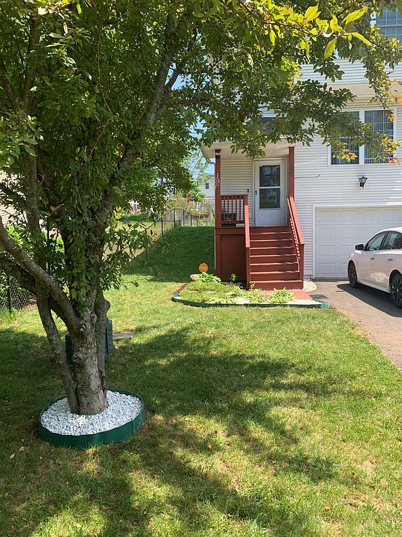 332 Brookfield St, Hartford, CT 06106