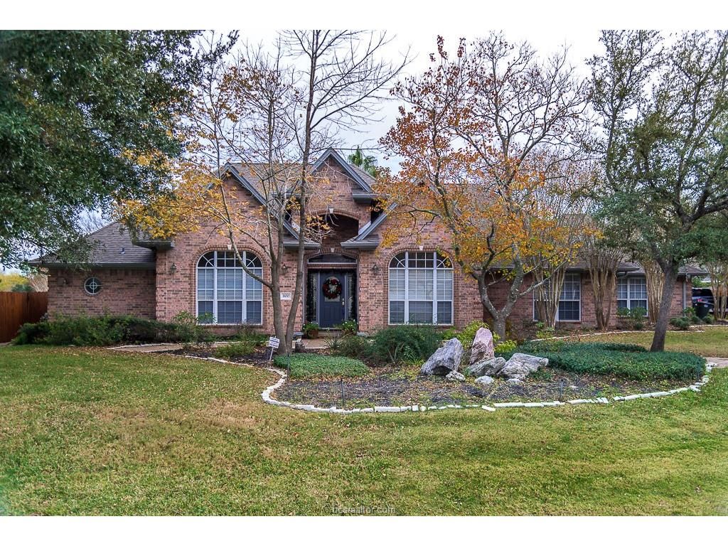 800 Hook Ct, College Station, TX 77845