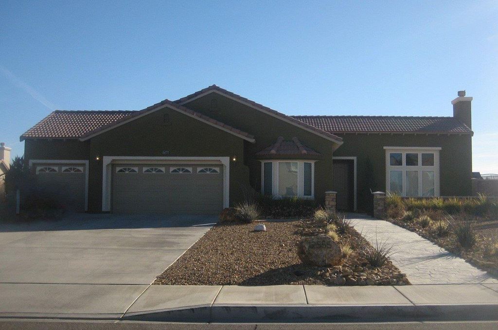 12555 Yorkshire Dr, Apple Valley, CA 92308