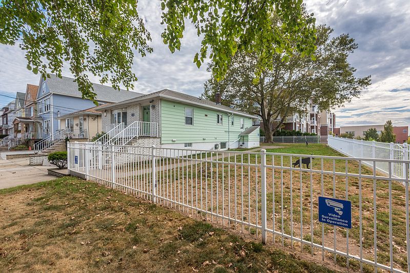 198200 W 31st St, Bayonne, NJ 4 Bed, 2 Bath SingleFamily Home 23