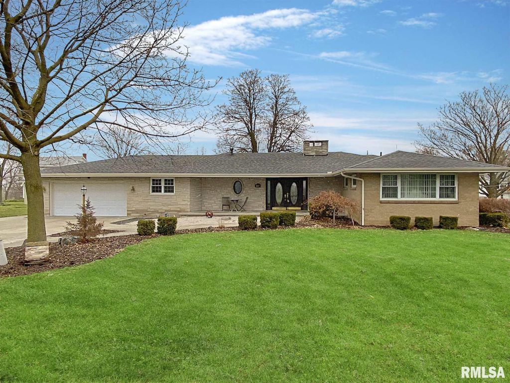 807 E 1st St, Delavan, IL 61734 Trulia