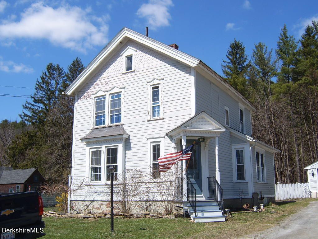 1520 Pleasant St, South Lee, MA 01260