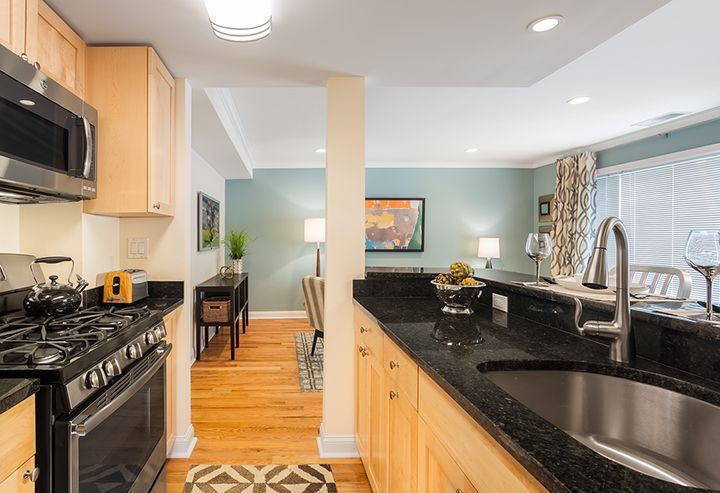 18 Thornton Rd, Chestnut Hill, MA 02467