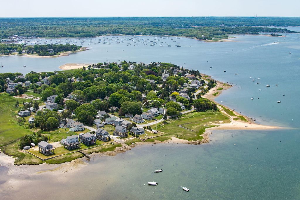 357 Circuit Ave, Pocasset, MA 5 Bed, 4 Bath SingleFamily Home 92